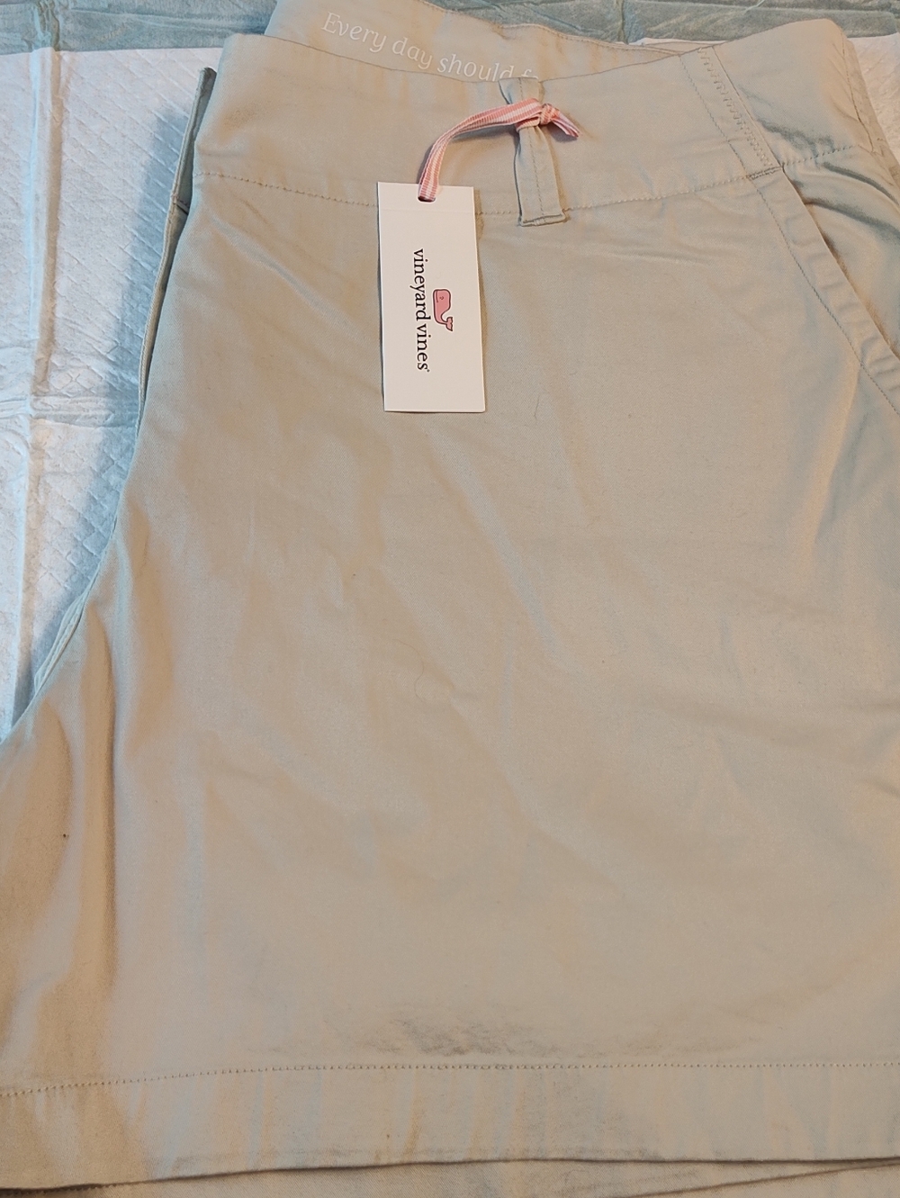 Vineyard Vines Cream Khaki Shorts Size 22. New With Tags.